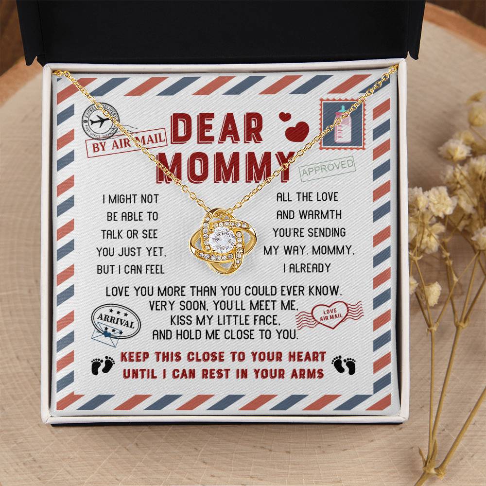 Dear Mommy I may not be able to talk or see you yet, but I an feell all theblove and warmth you're sendind, very soon you'll meet me and kiss my little face